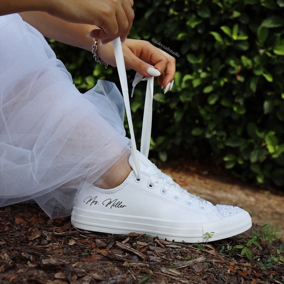 Personalized Wedding Sneakers for the Bride - Converse Chuck Taylor Leather - Picture 1 of 8